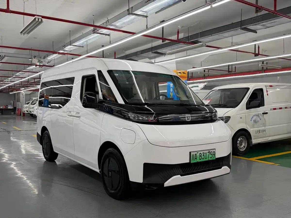 2024 Long Range Super VAN, Short Wheelbase, Mid-Roof, 66kWh — миниатюра 3