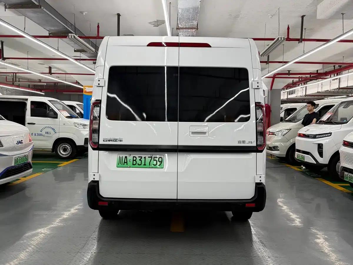 2024 Long Range Super VAN, Short Wheelbase, Mid-Roof, 66kWh — миниатюра 4
