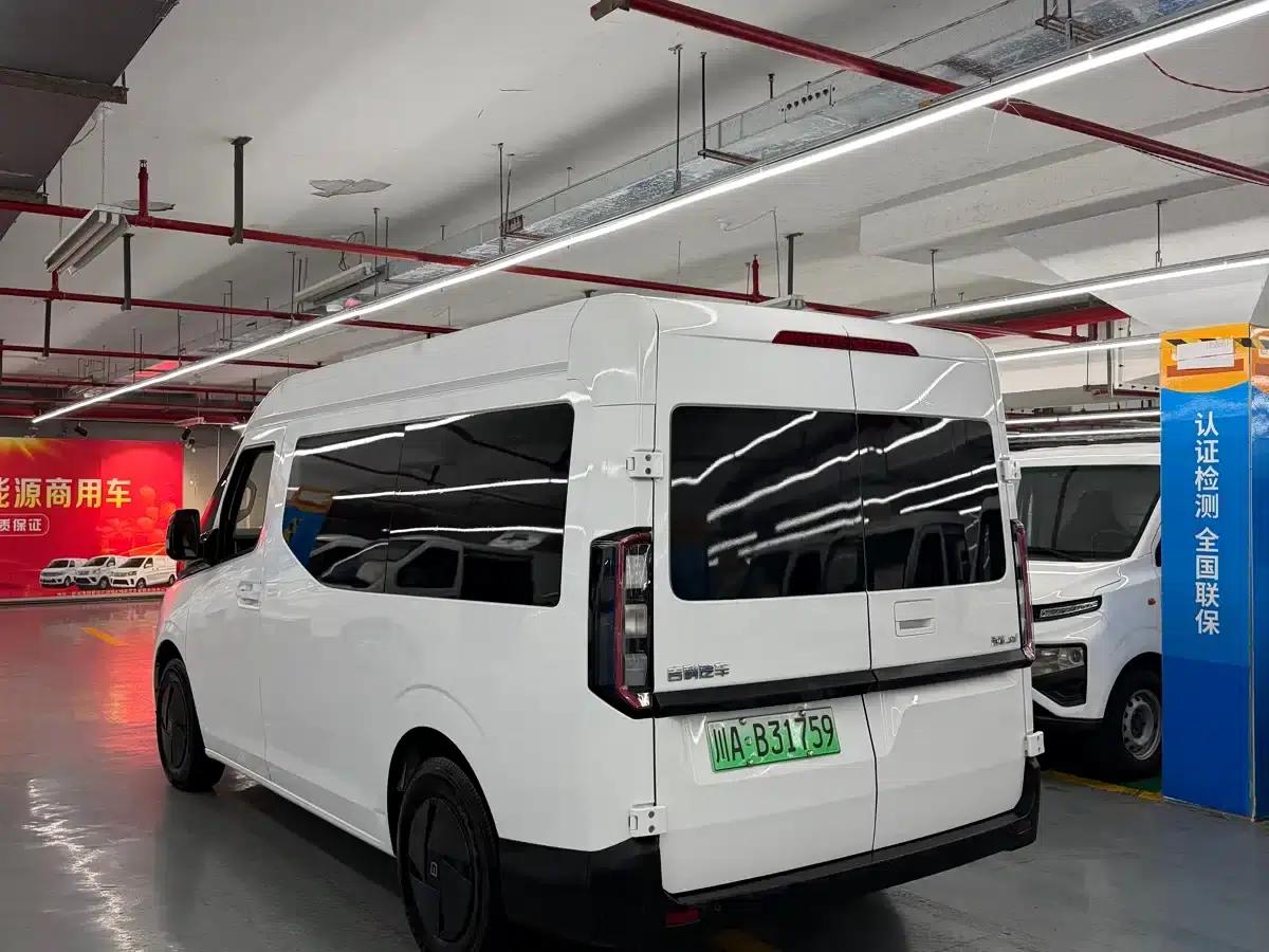 2024 Long Range Super VAN, Short Wheelbase, Mid-Roof, 66kWh — миниатюра 6
