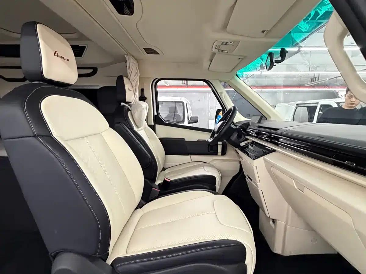 2024 Long Range Super VAN, Short Wheelbase, Mid-Roof, 66kWh — миниатюра 9