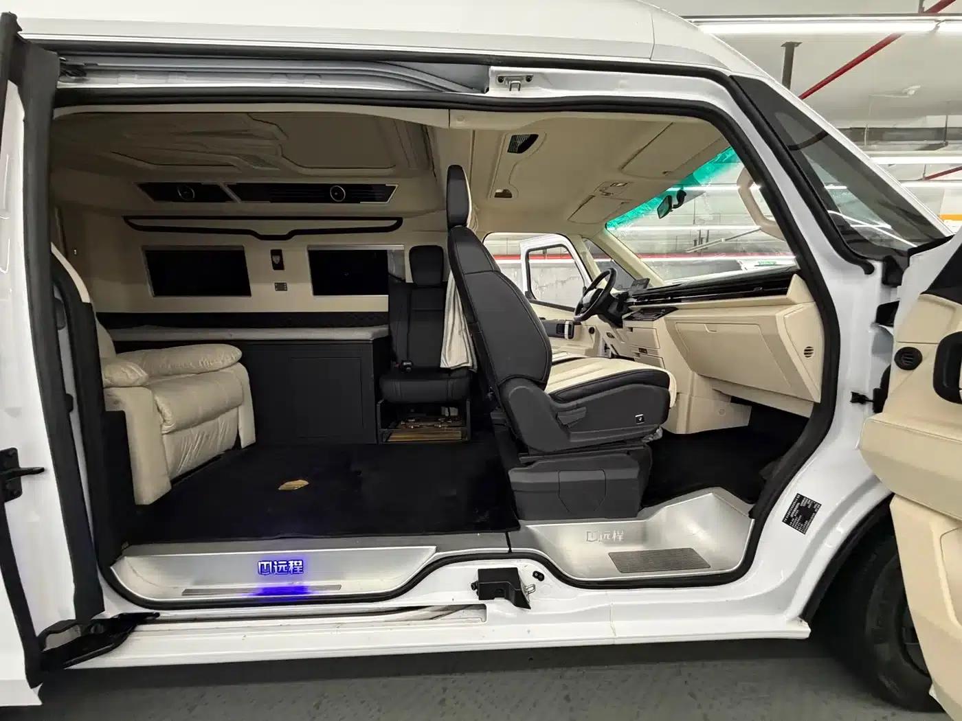 2024 Long Range Super VAN, Short Wheelbase, Mid-Roof, 66kWh — миниатюра 10