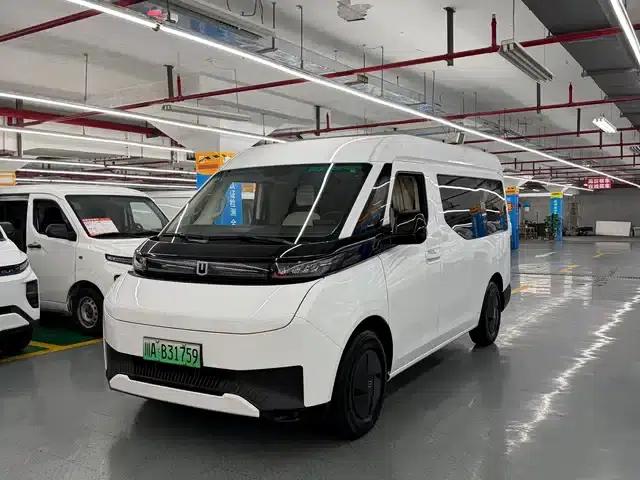 2024 Long Range Super VAN, Short Wheelbase, Mid-Roof, 66kWh