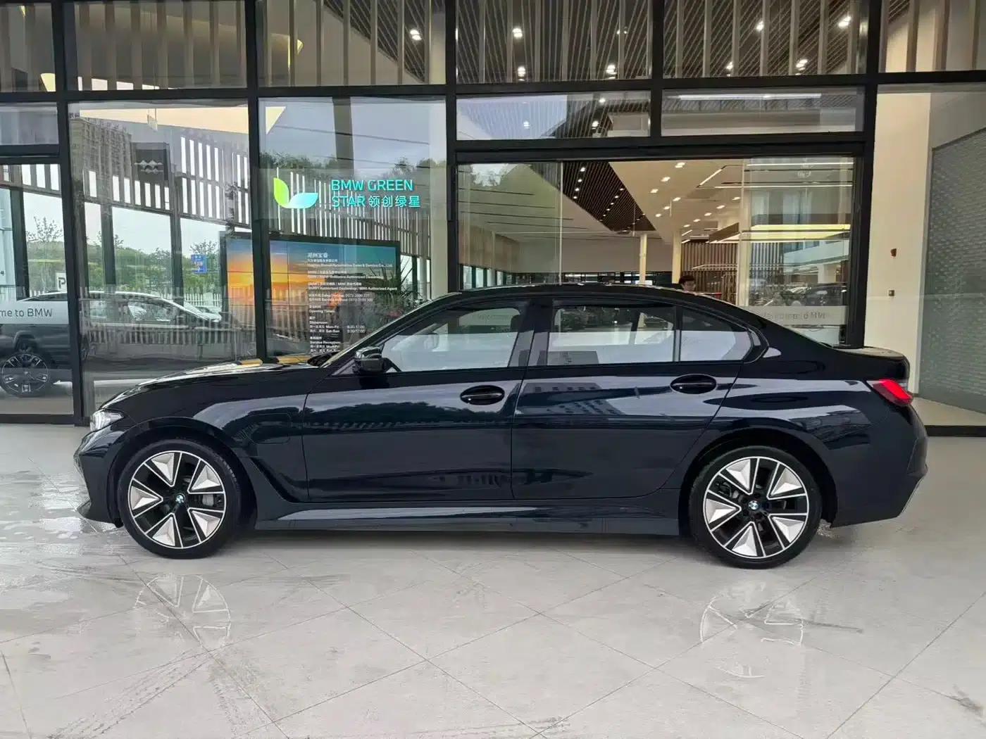 BMW i3 2025 eDrive 40 L Shadow Sport Package — миниатюра 3