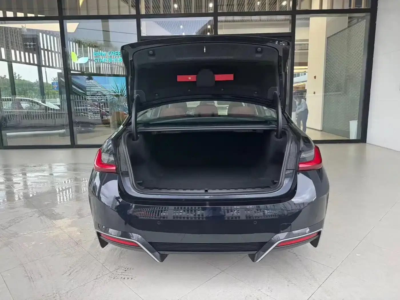 BMW i3 2025 eDrive 40 L Shadow Sport Package — миниатюра 10