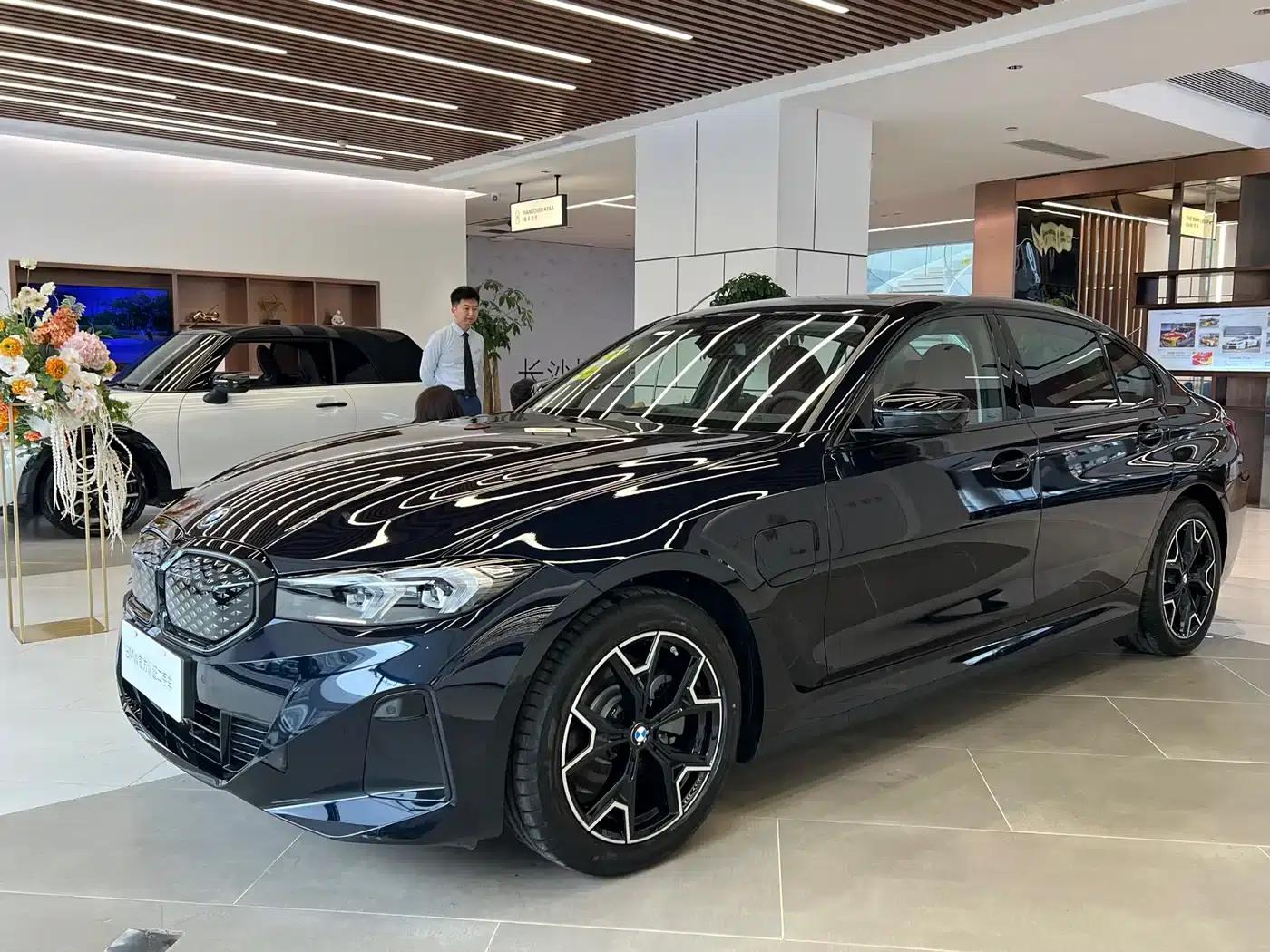 BMW i3 2026 eDrive 40 L Shadow Edition — миниатюра 1