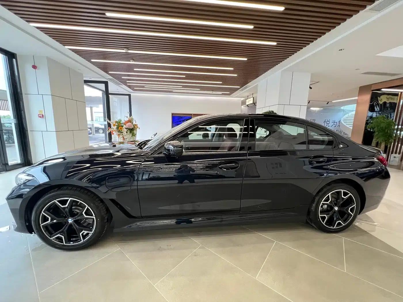 BMW i3 2026 eDrive 40 L Shadow Edition — миниатюра 3