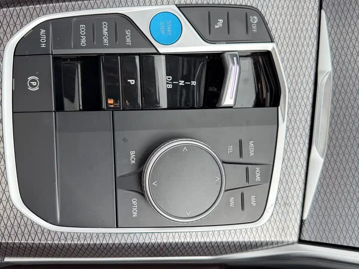 BMW i3 2024 eDrive 40 L Shadow Edition — миниатюра 9
