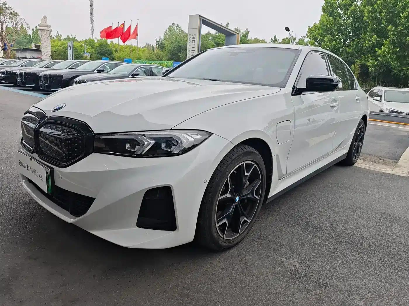 BMW i3 2025 eDrive 40 L Shadow Edition — миниатюра 1