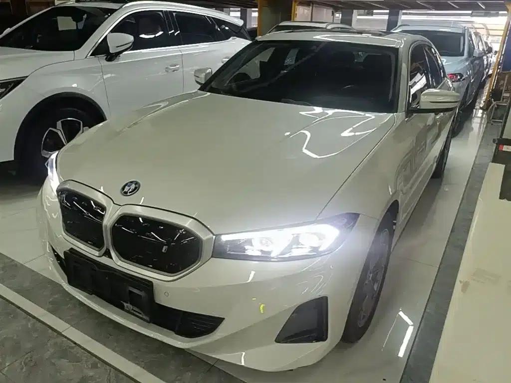 BMW i3 2024 eDrive 35L — миниатюра 2