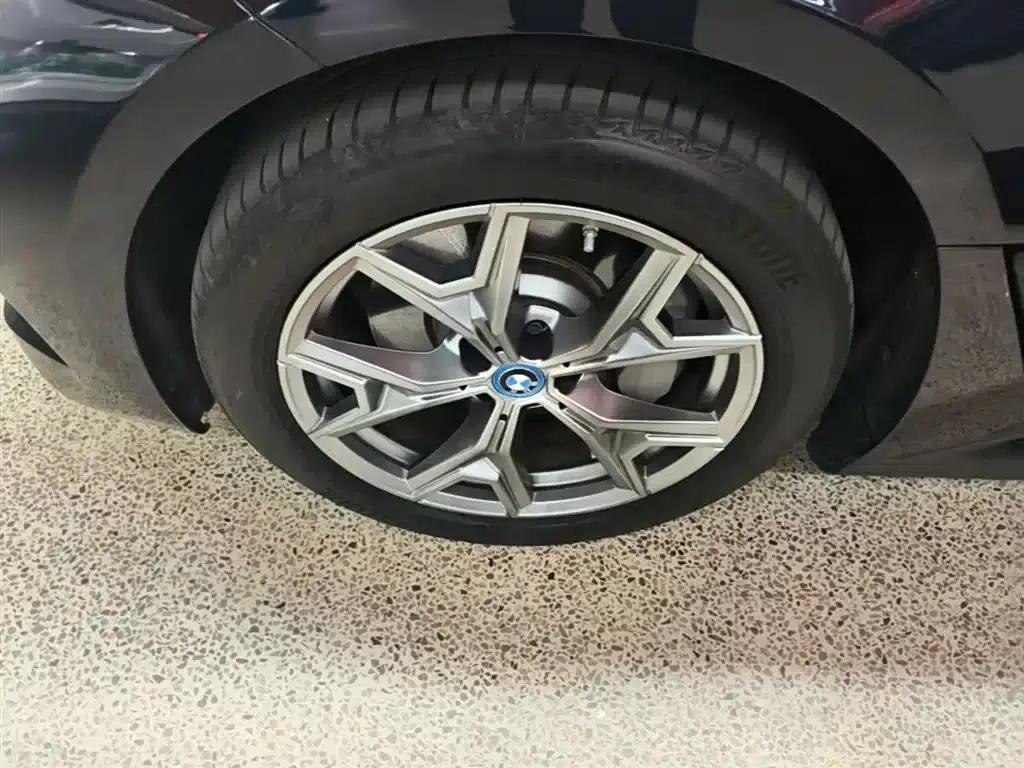BMW i3 2024 eDrive 35L — миниатюра 23