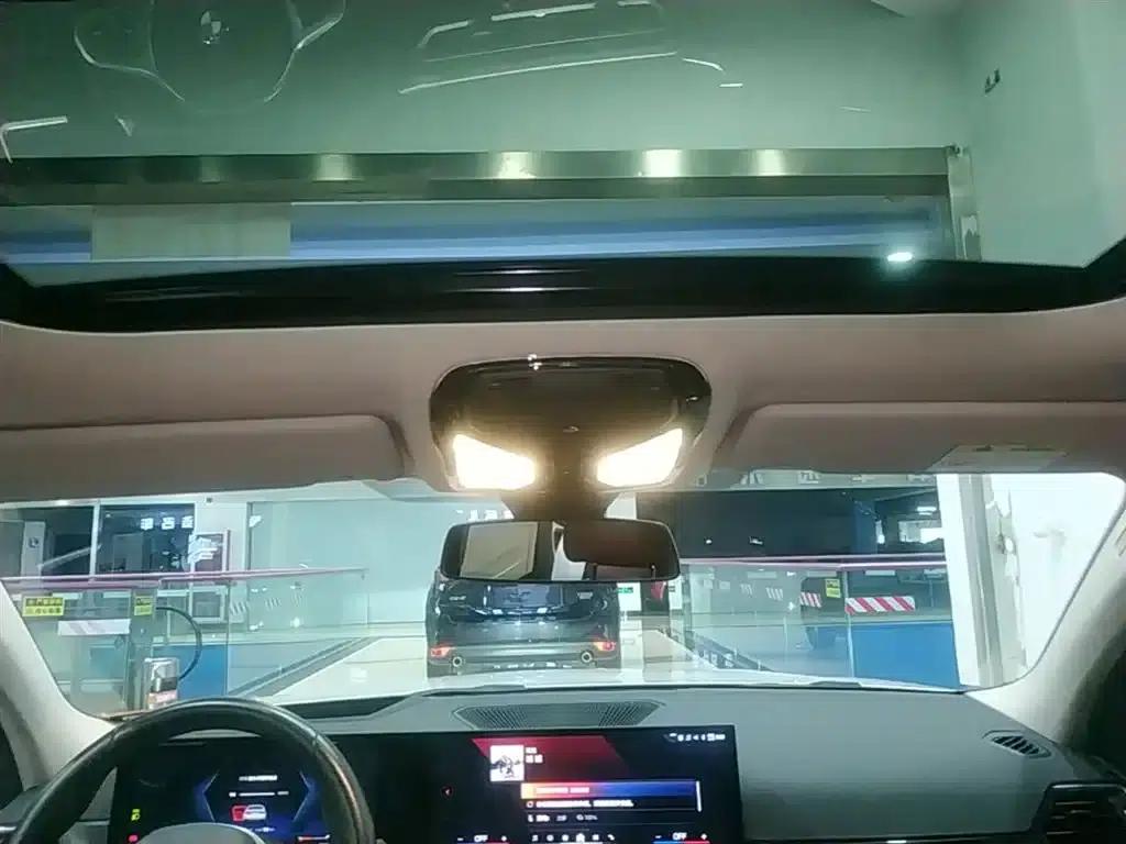 BMW i3 2024 eDrive 40 L Shadow Sport Package — миниатюра 18