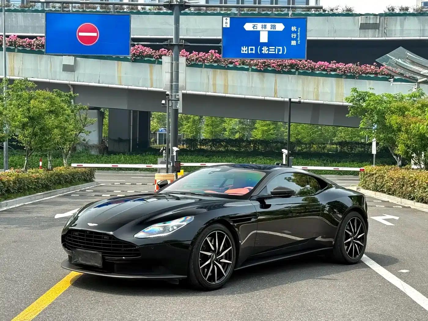 Aston Martin DB11 2022 4.0T V8 Coupe — миниатюра 3