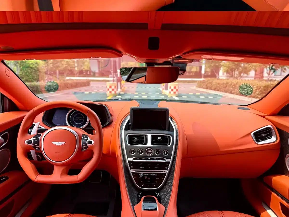 Aston Martin DB11 2022 4.0T V8 Coupe — миниатюра 5