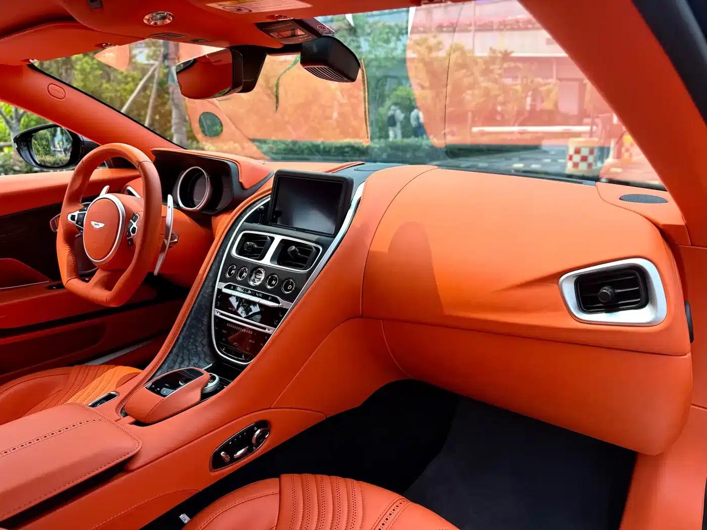 Aston Martin DB11 2022 4.0T V8 Coupe — миниатюра 6