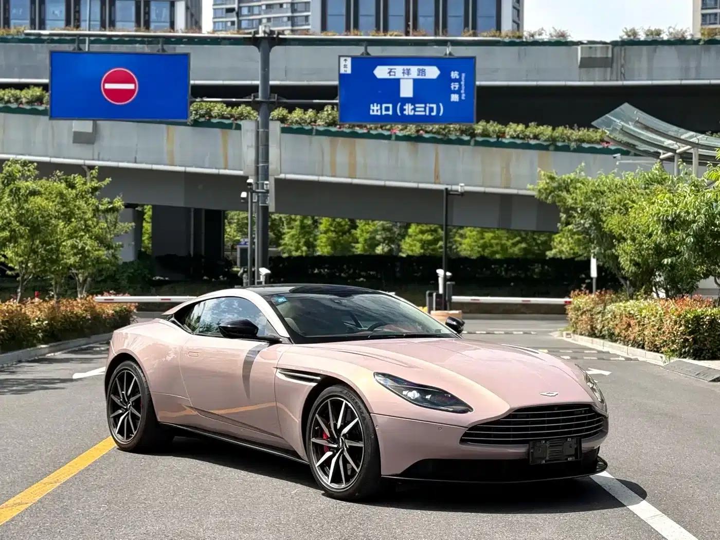 Aston Martin DB11 2019 4.0T V8 Coupe — миниатюра 2