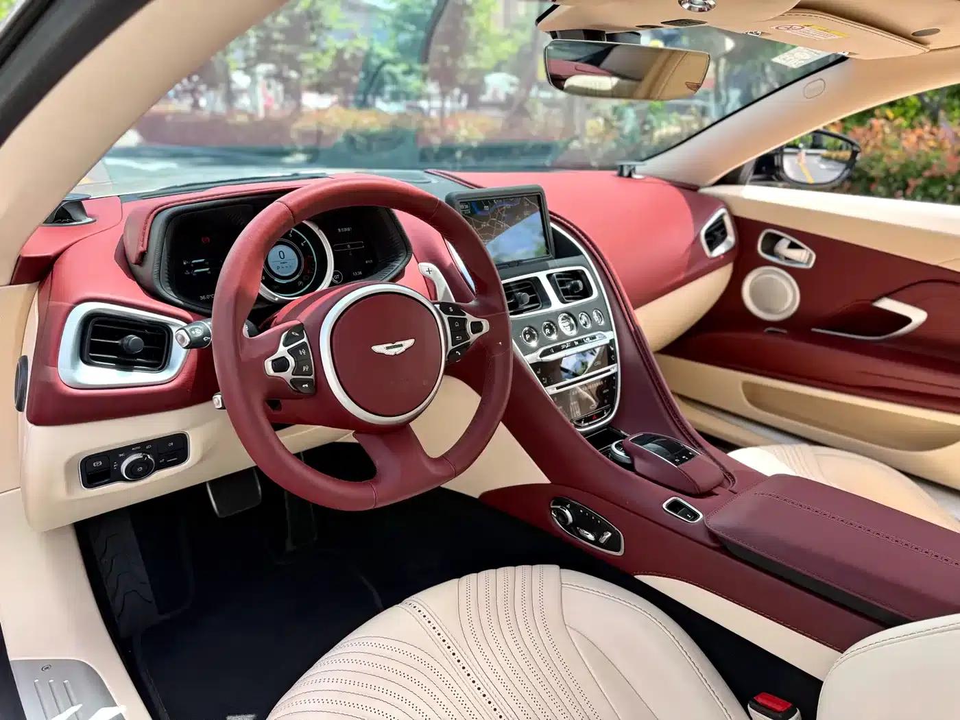 Aston Martin DB11 2019 4.0T V8 Coupe — миниатюра 4