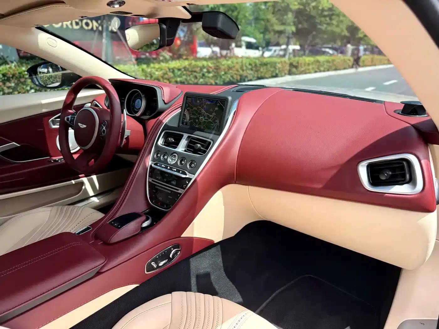 Aston Martin DB11 2019 4.0T V8 Coupe — миниатюра 6
