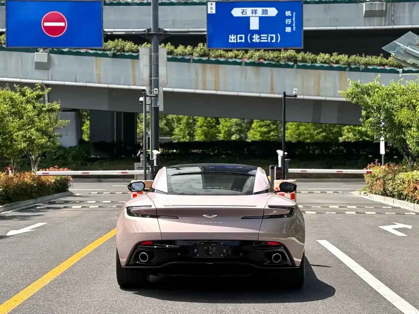 Aston Martin DB11 2019 4.0T V8 Coupe — миниатюра 7