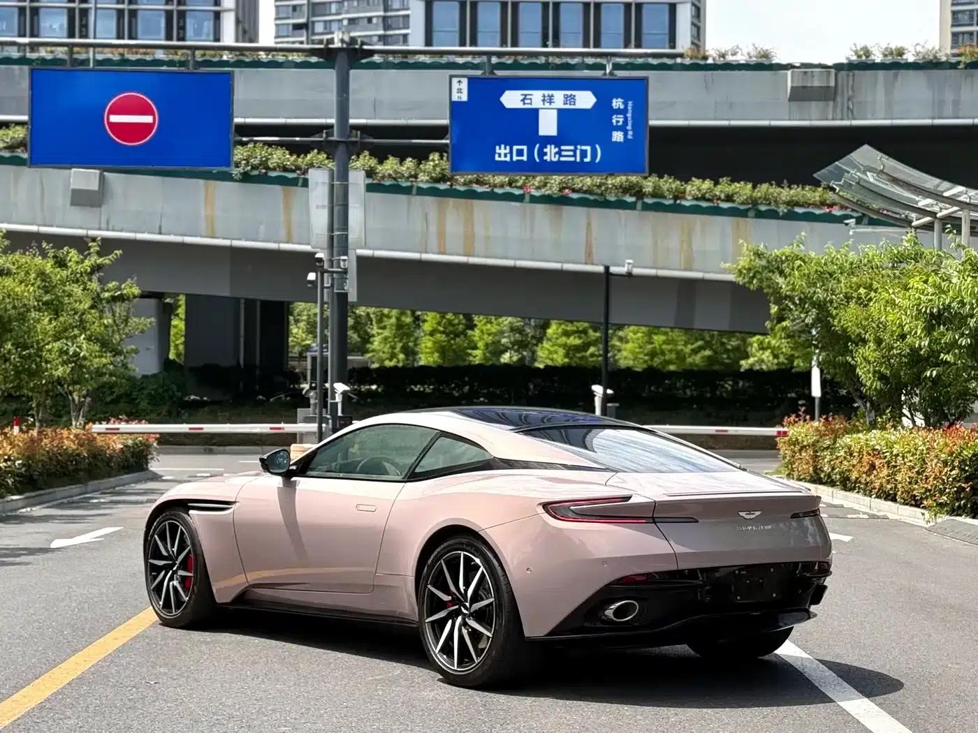 Aston Martin DB11 2019 4.0T V8 Coupe — миниатюра 8