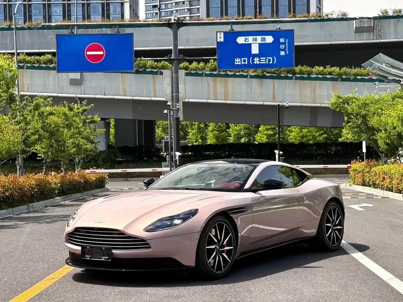 Aston Martin DB11 2019 4.0T V8 Coupe — миниатюра 9