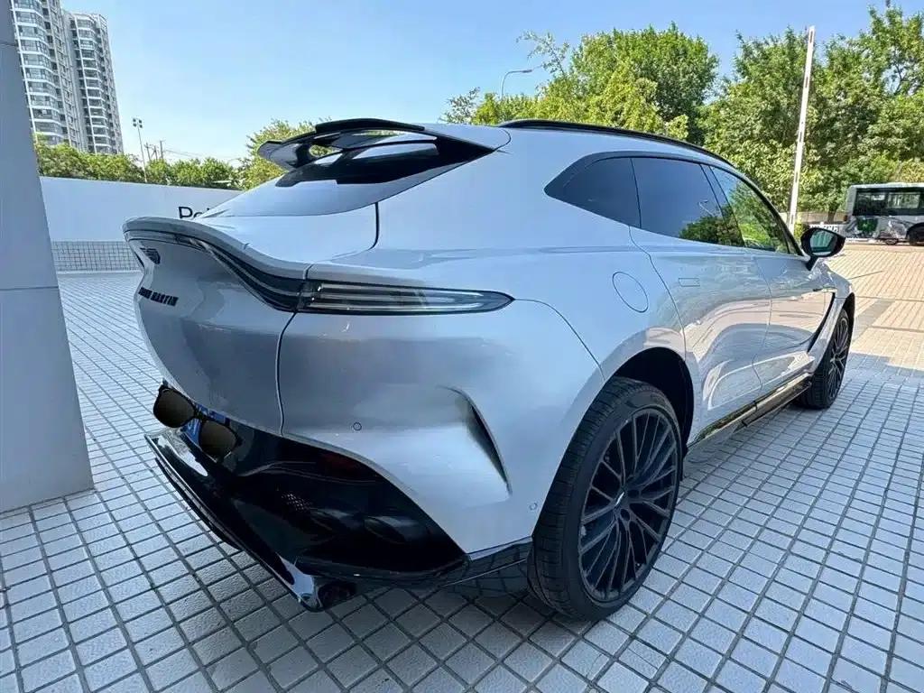 Aston Martin DBX 2023 4.0T V8 707 — миниатюра 3