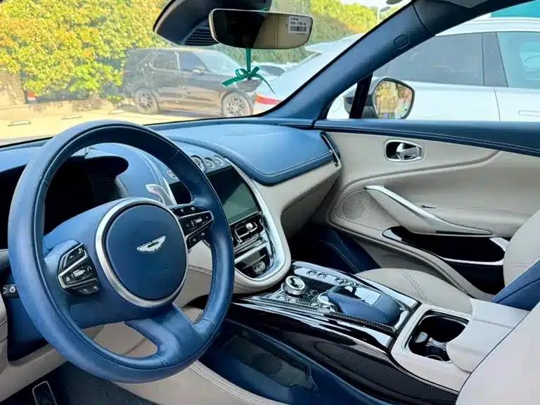 Aston Martin DBX 2023 4.0T V8 707 — миниатюра 4