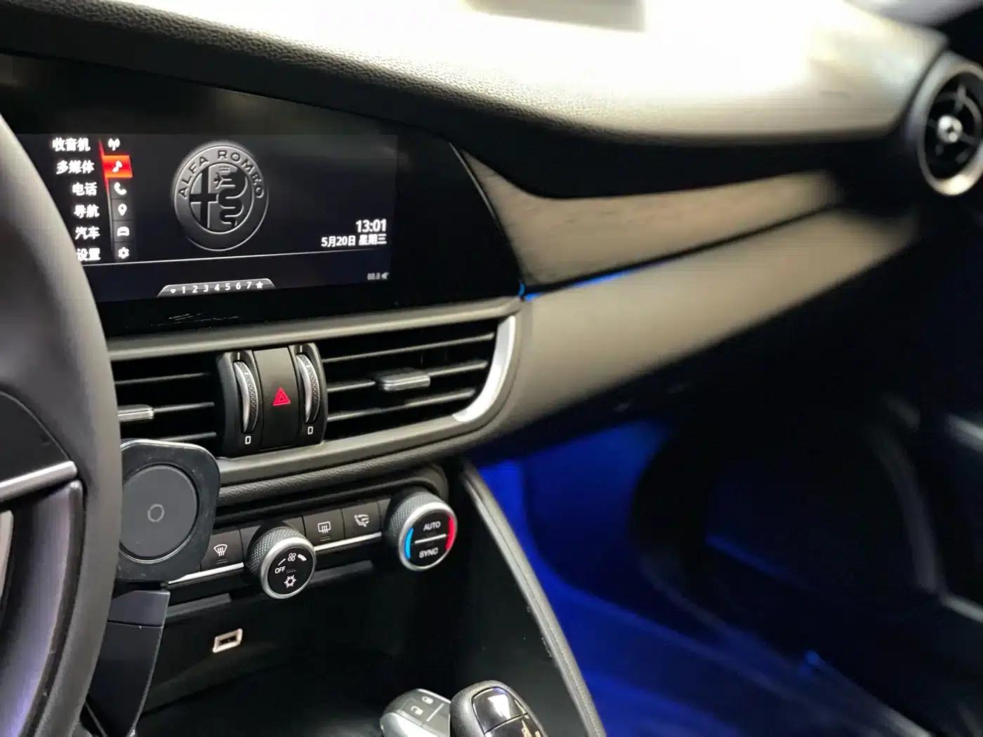 Giulia Juliet 2017 2.0T 280HP Luxury Edition — миниатюра 11