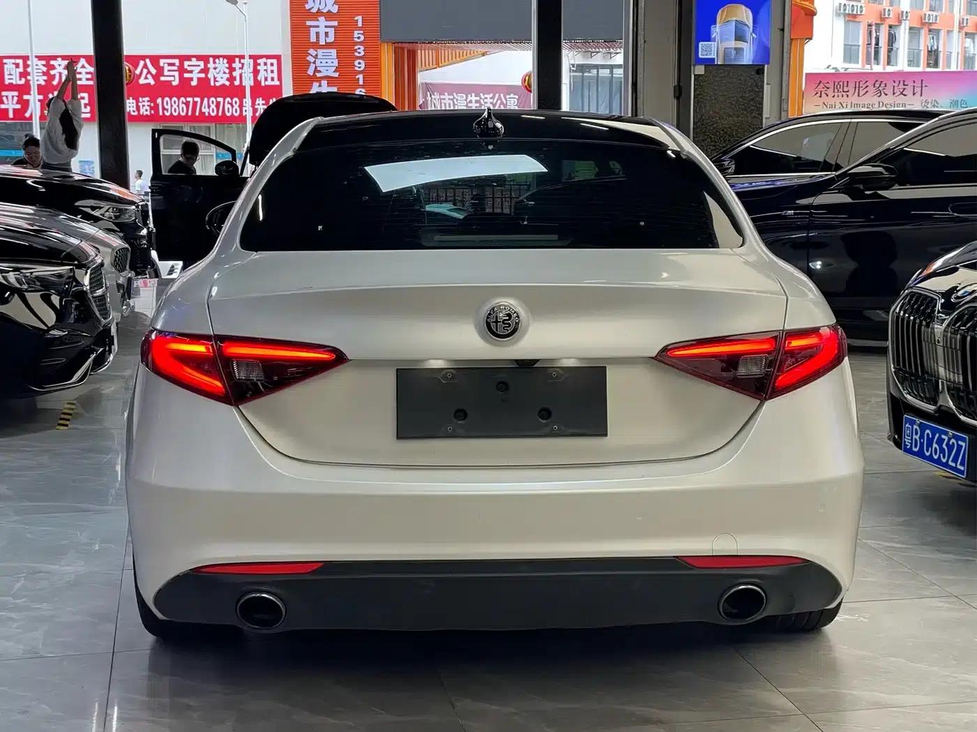 Giulia Juliet 2017 2.0T 280HP Luxury Edition — миниатюра 5