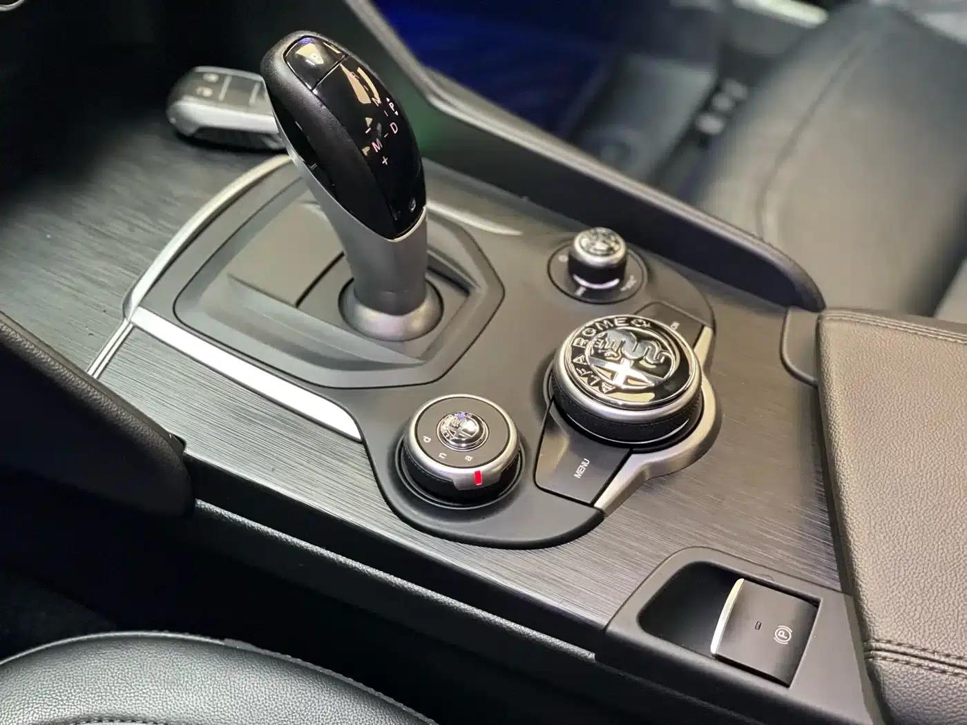 Giulia Juliet 2017 2.0T 280HP Luxury Edition — миниатюра 10