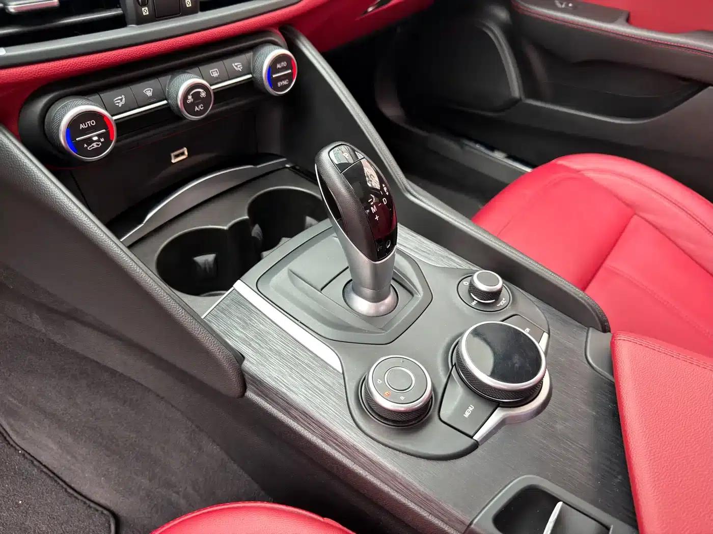 Giulia Juliet 2020 2.0T 280HP Dark Night Phantom Limited Edition — миниатюра 11