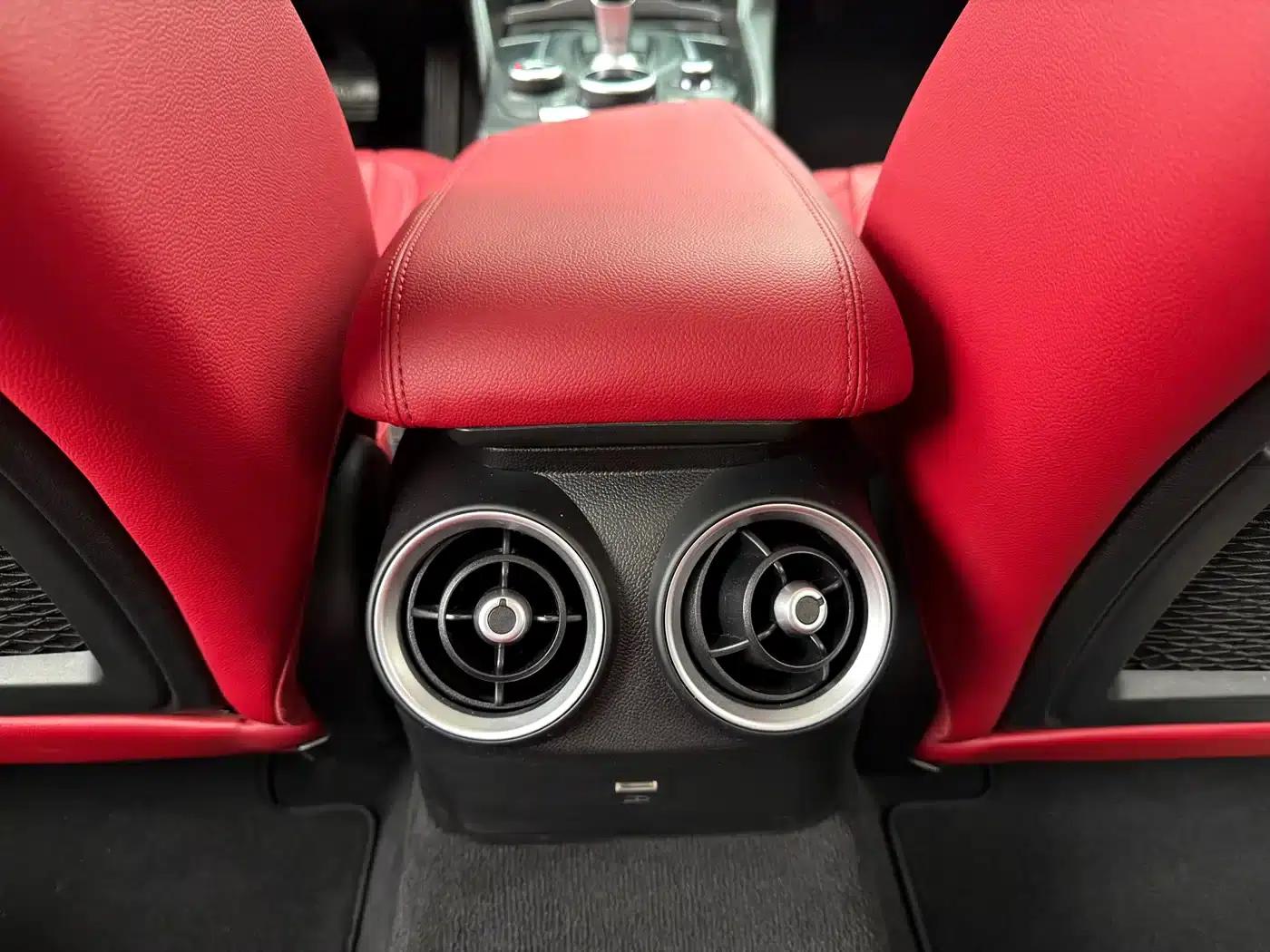 Giulia Juliet 2020 2.0T 280HP Dark Night Phantom Limited Edition — миниатюра 18