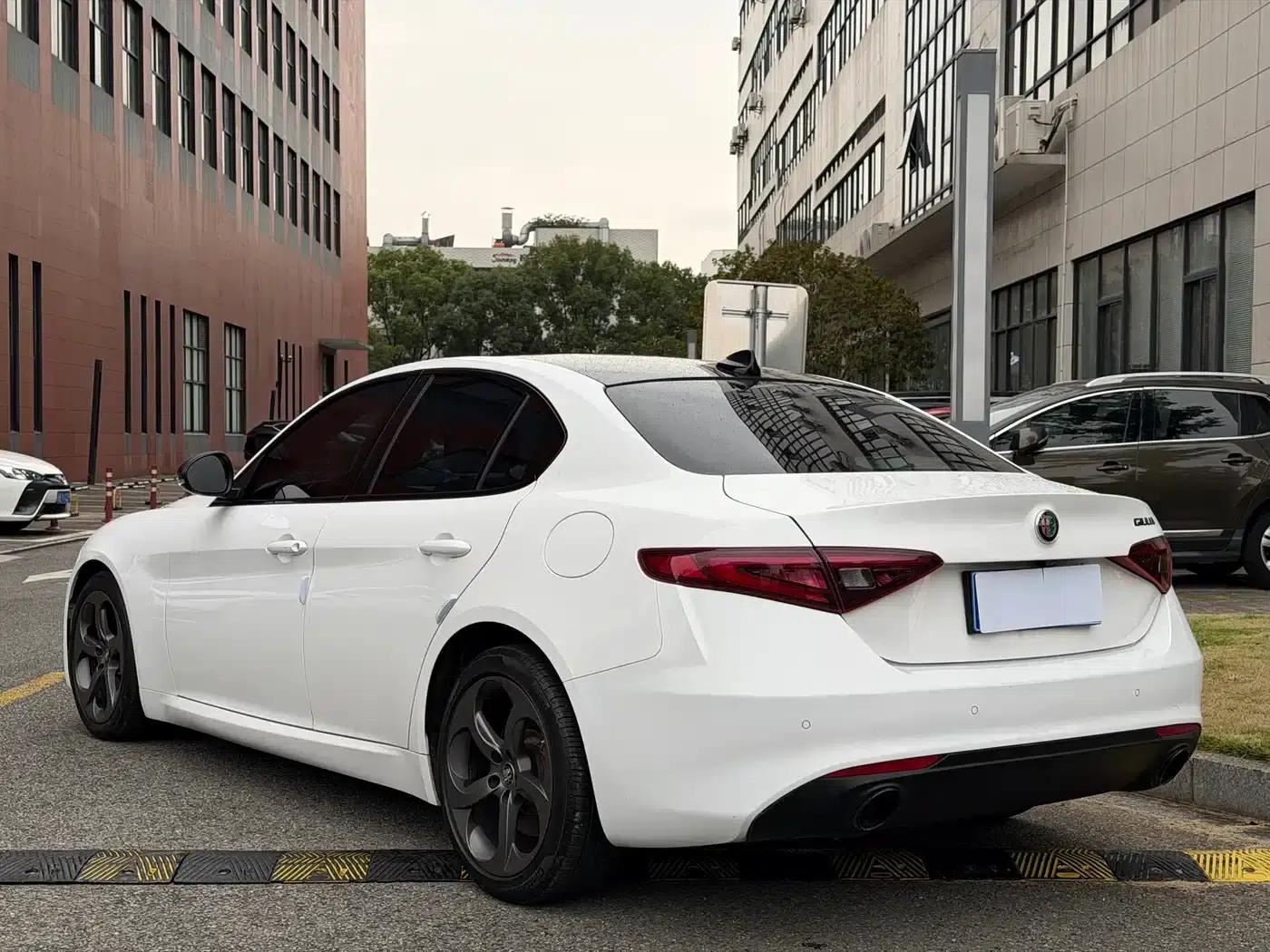 Giulia Juliet 2020 2.0T 280HP Dark Night Phantom Limited Edition — миниатюра 19
