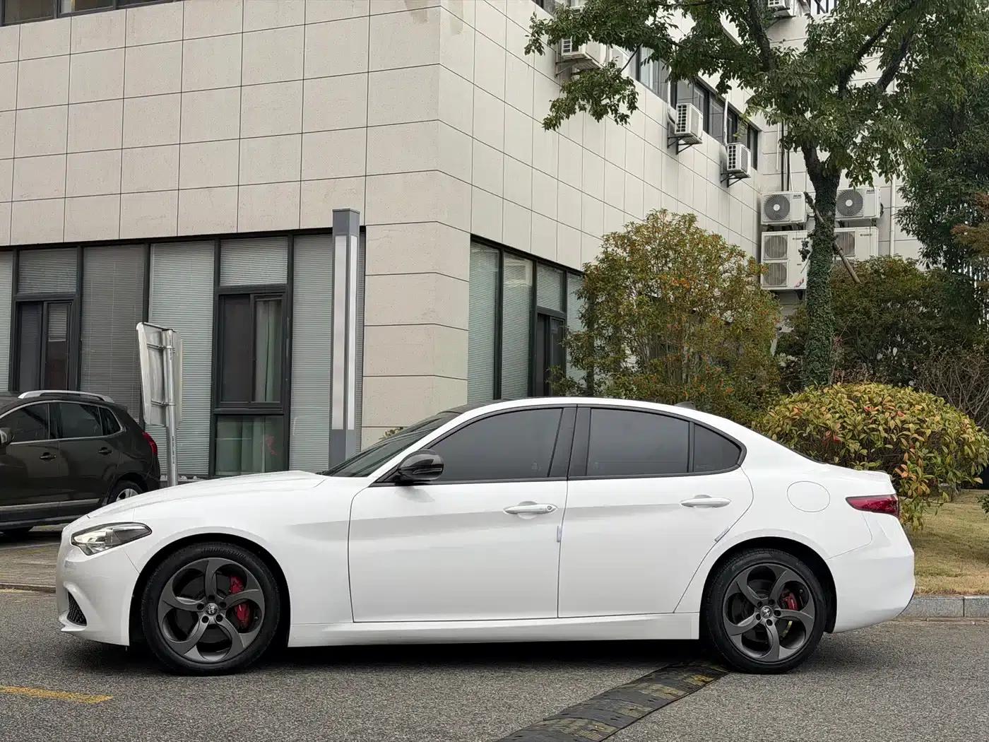 Giulia Juliet 2020 2.0T 280HP Dark Night Phantom Limited Edition — миниатюра 5