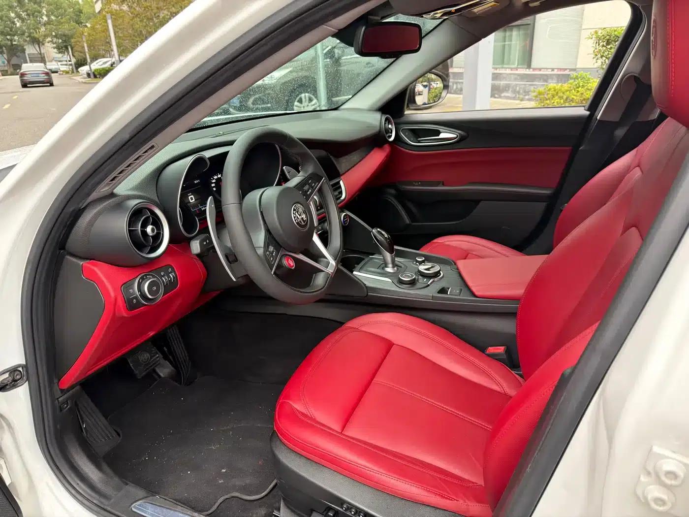 Giulia Juliet 2020 2.0T 280HP Dark Night Phantom Limited Edition — миниатюра 6
