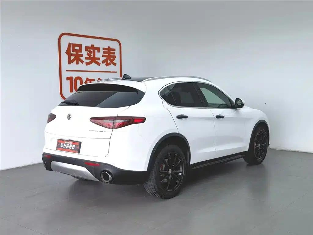 2017 Stelvio 2.0T 200HP Luxury Edition — миниатюра 2