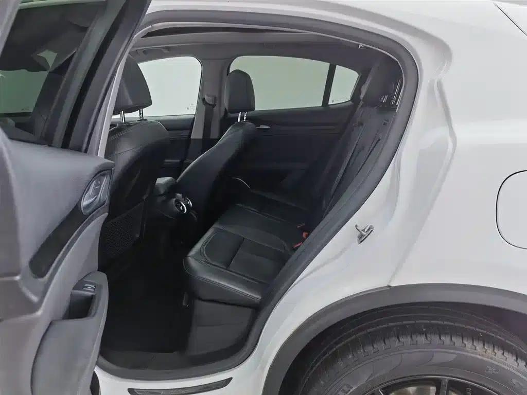 2017 Stelvio 2.0T 200HP Luxury Edition — миниатюра 15