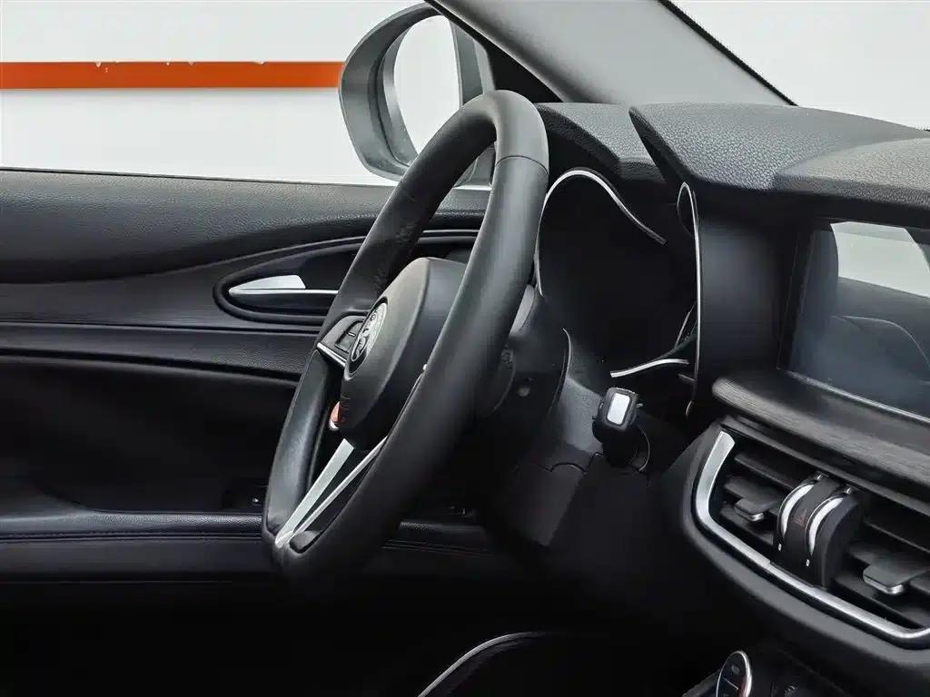 2017 Stelvio 2.0T 200HP Luxury Edition — миниатюра 22