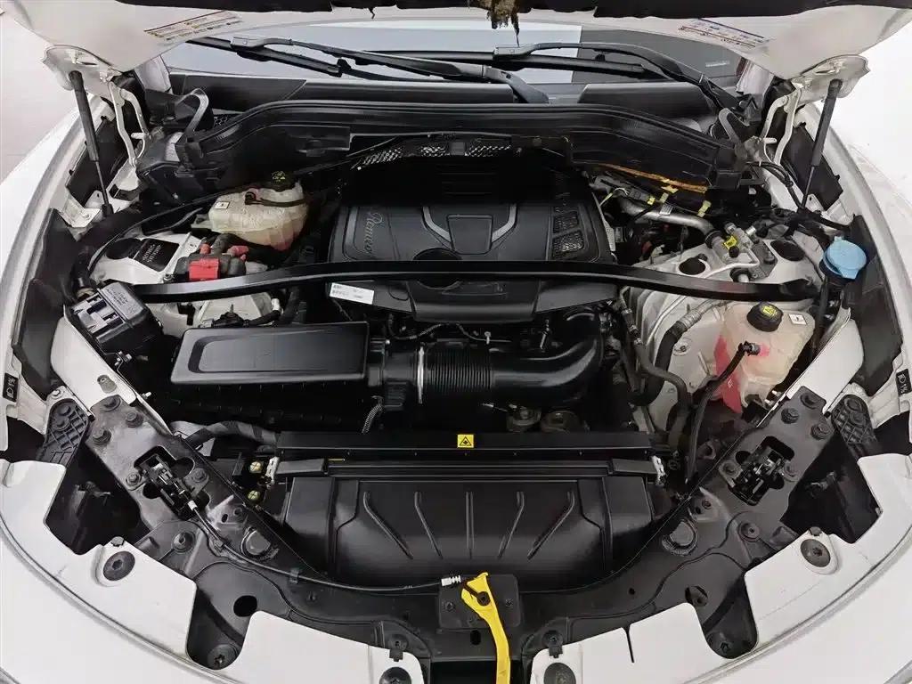 2017 Stelvio 2.0T 200HP Luxury Edition — миниатюра 6