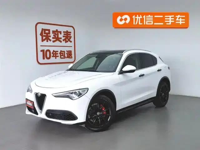 2017 Stelvio 2.0T 200HP Luxury Edition