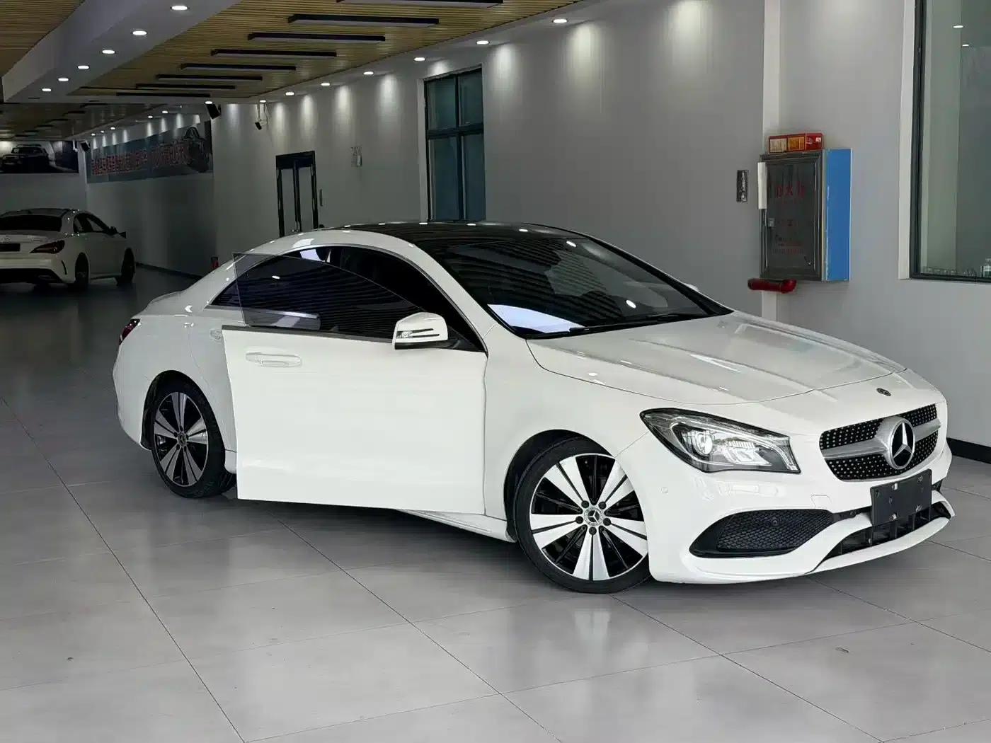 Imported Mercedes-Benz CLA 2017 Facelift CLA 200 Fashion Model — миниатюра 2