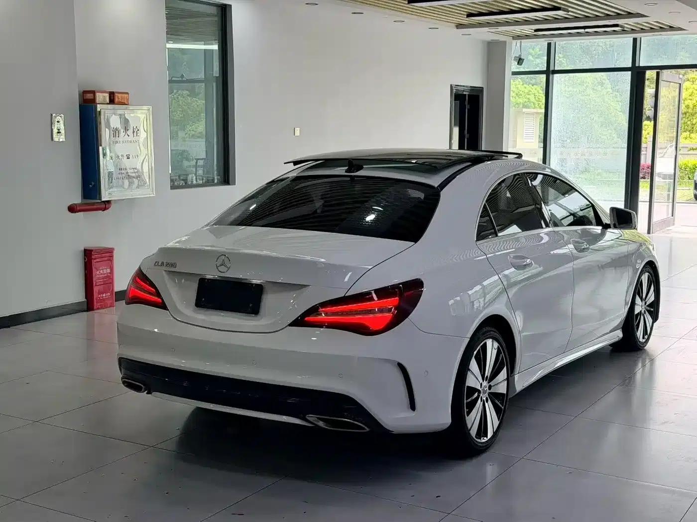 Imported Mercedes-Benz CLA 2017 Facelift CLA 200 Fashion Model — миниатюра 4