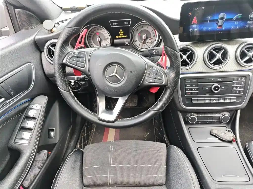 Imported Mercedes-Benz CLA 2016 CLA 200 Dynamic — миниатюра 3