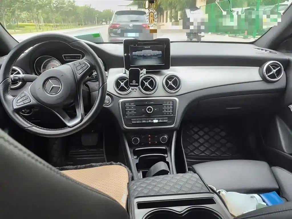 Imported Mercedes-Benz CLA 2016 CLA 200 Fashion Edition — миниатюра 13