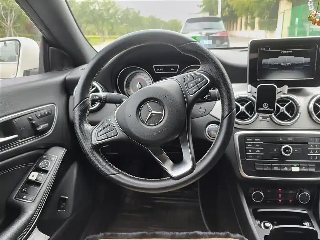 Imported Mercedes-Benz CLA 2016 CLA 200 Fashion Edition — миниатюра 3