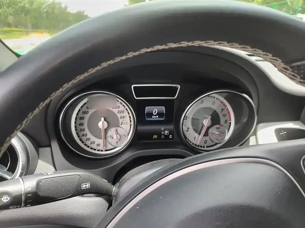 Imported Mercedes-Benz CLA 2016 CLA 200 Fashion Edition — миниатюра 4