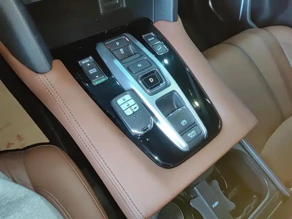 Honda UR-V 2020 370TURBO 2WD Premium Edition — миниатюра 14