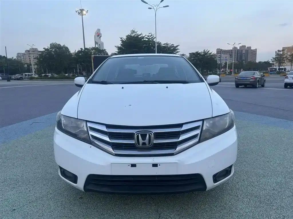 Honda City Classic 2014 Fashion 1.5L Automatic Elite Edition — миниатюра 2