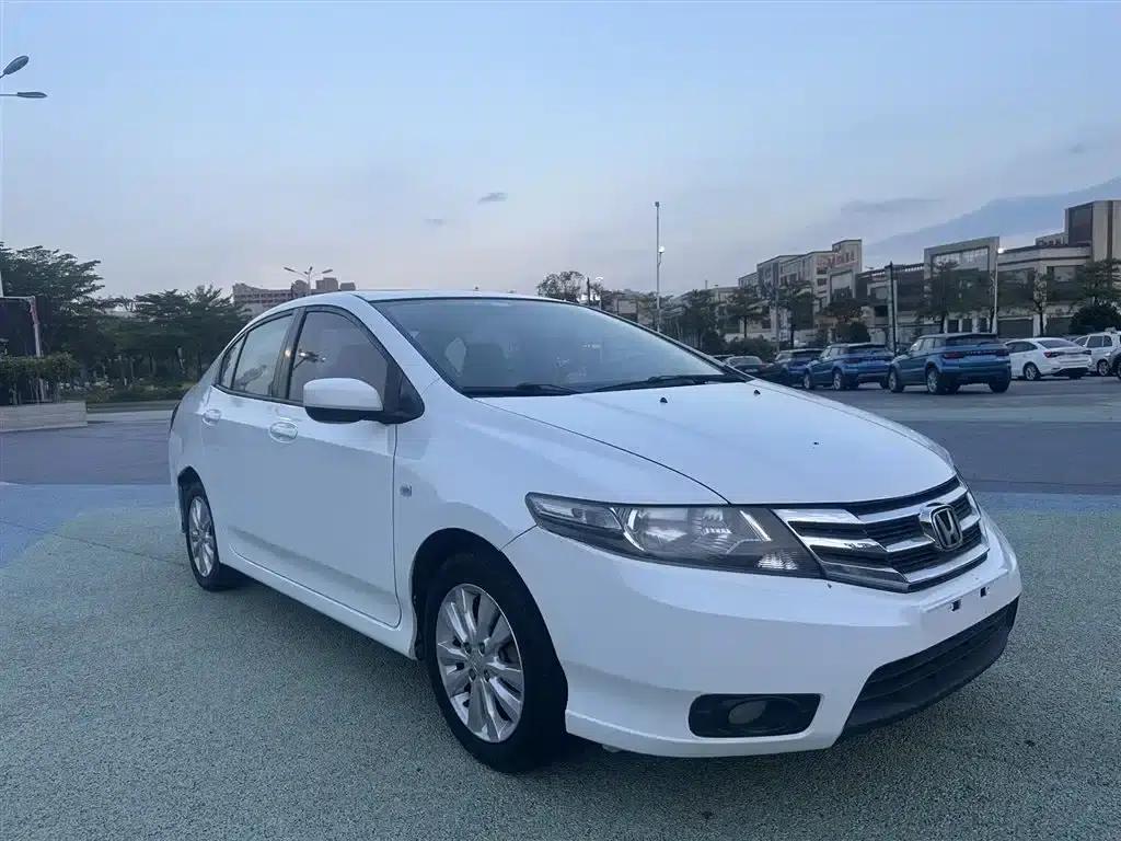 Honda City Classic 2014 Fashion 1.5L Automatic Elite Edition — миниатюра 3