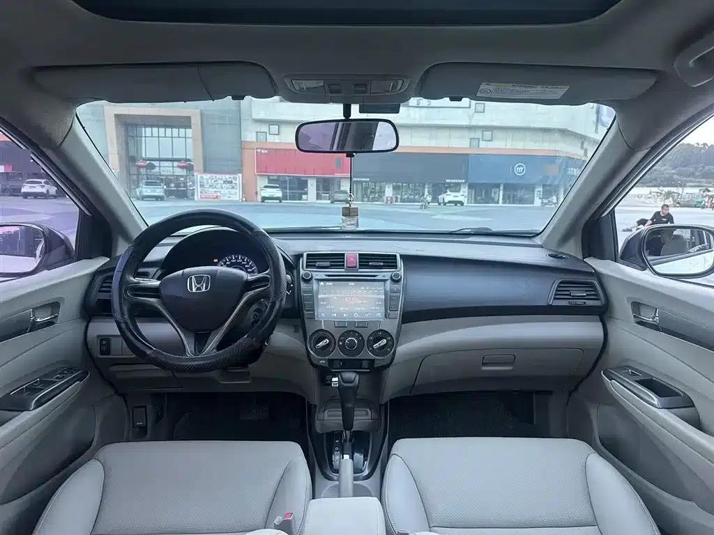 Honda City Classic 2014 Fashion 1.5L Automatic Elite Edition — миниатюра 6