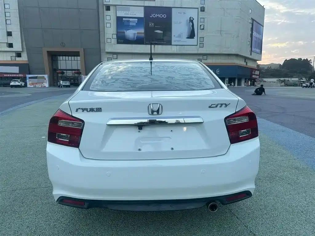 Honda City Classic 2014 Fashion 1.5L Automatic Elite Edition — миниатюра 8